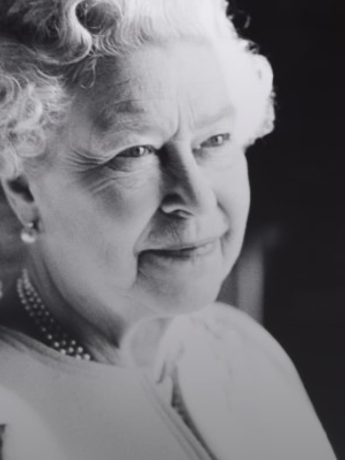 Her Majesty Queen Elizabeth II England Banner